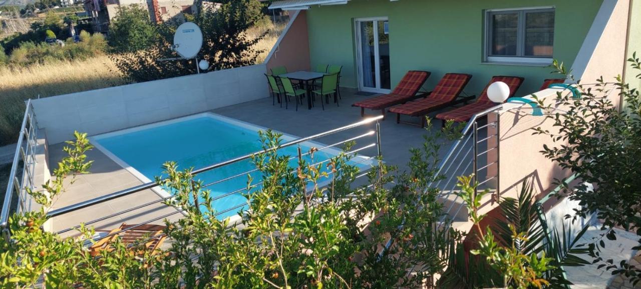 Apartment M&M With Private Pool Kucine Екстер'єр фото