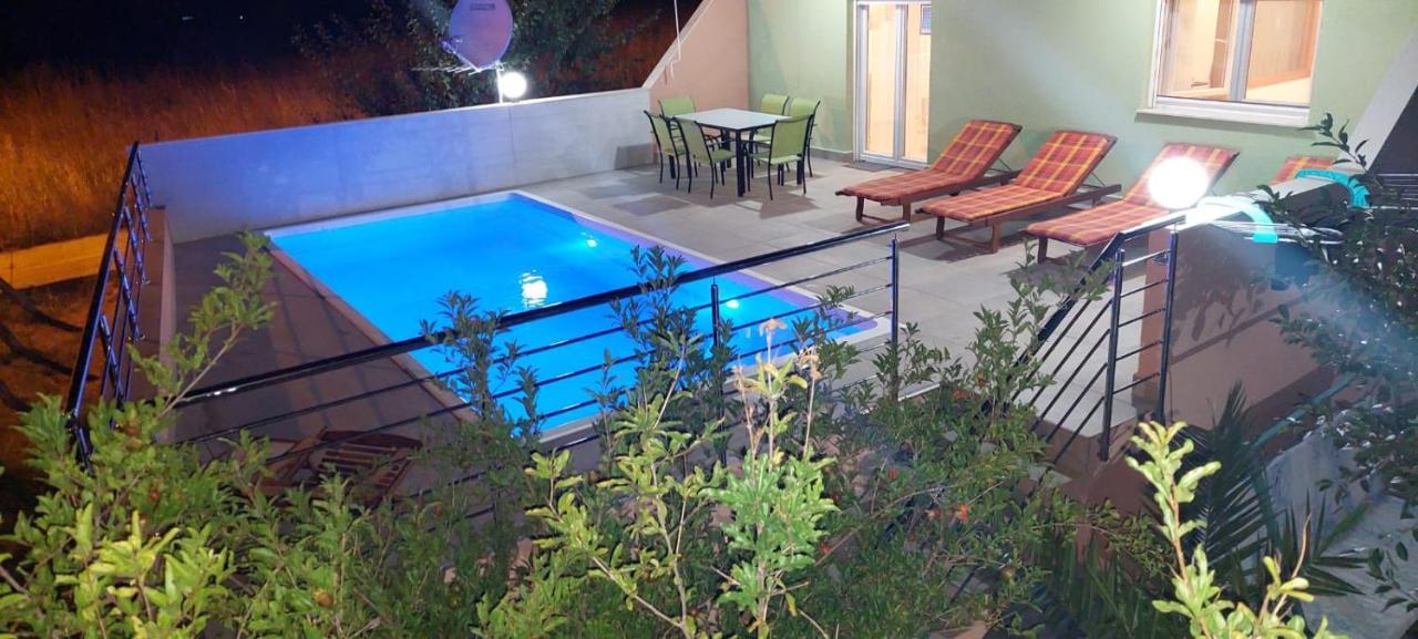 Apartment M&M With Private Pool Kucine Екстер'єр фото