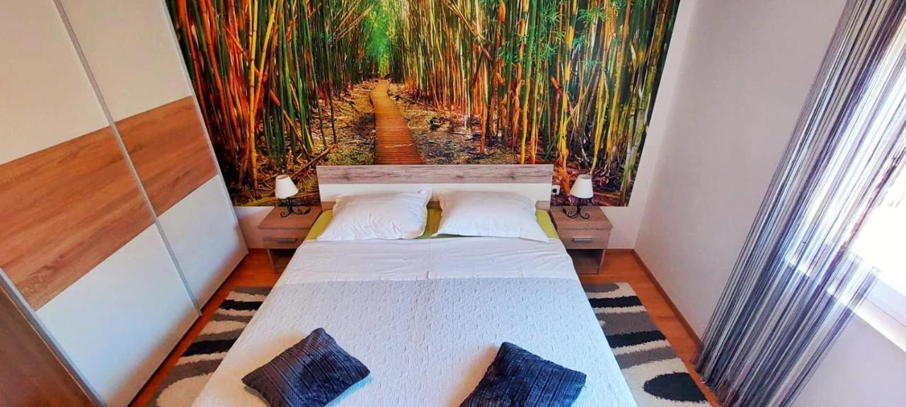 Apartment M&M With Private Pool Kucine Екстер'єр фото