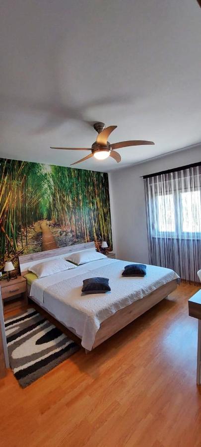 Apartment M&M With Private Pool Kucine Екстер'єр фото
