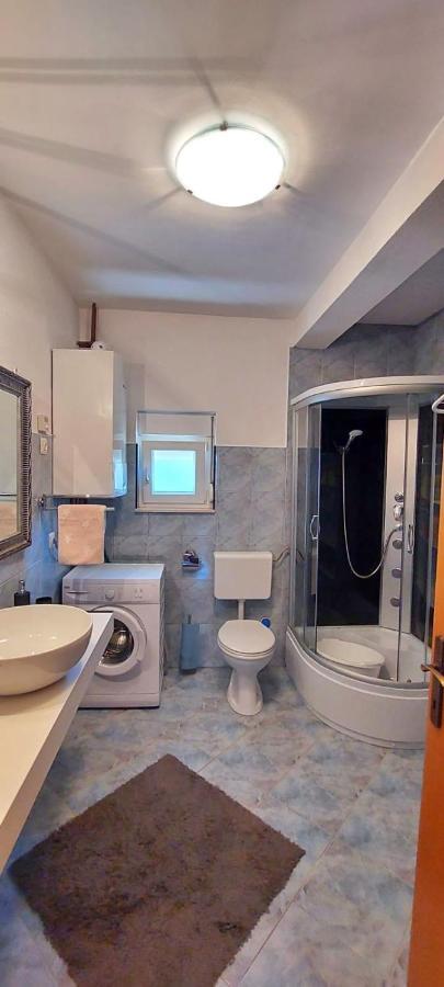 Apartment M&M With Private Pool Kucine Екстер'єр фото
