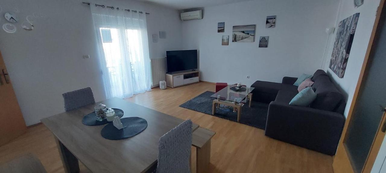 Apartment M&M With Private Pool Kucine Екстер'єр фото