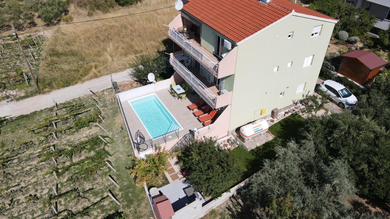 Apartment M&M With Private Pool Kucine Екстер'єр фото
