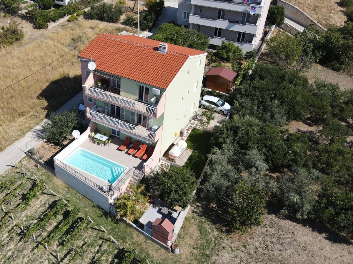 Apartment M&M With Private Pool Kucine Екстер'єр фото