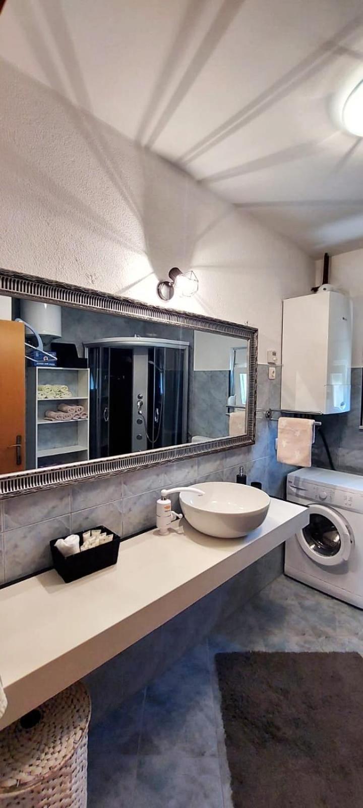 Apartment M&M With Private Pool Kucine Екстер'єр фото