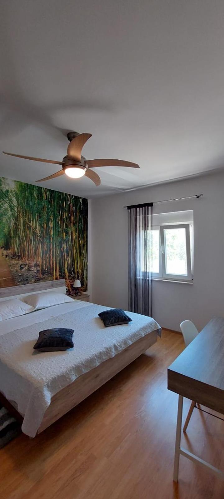 Apartment M&M With Private Pool Kucine Екстер'єр фото