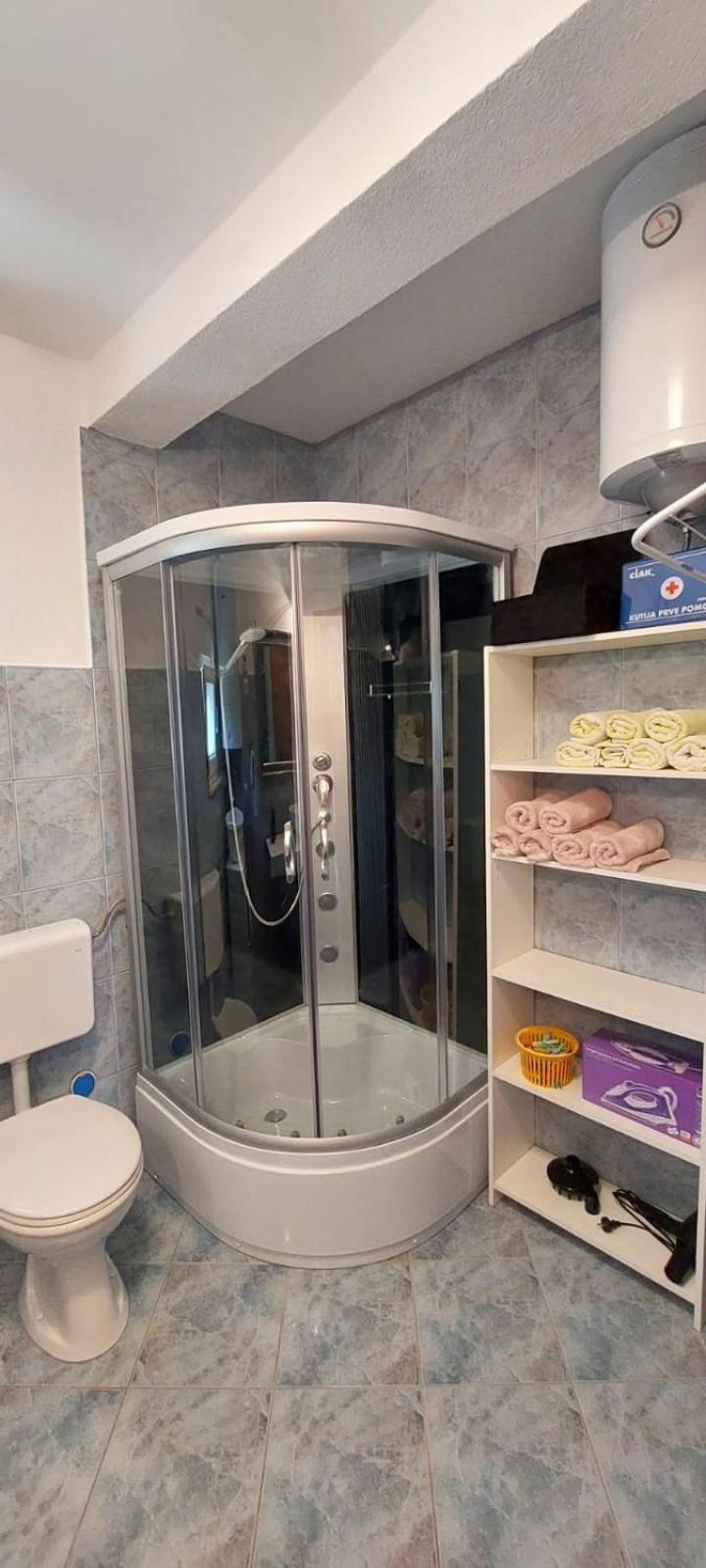 Apartment M&M With Private Pool Kucine Екстер'єр фото