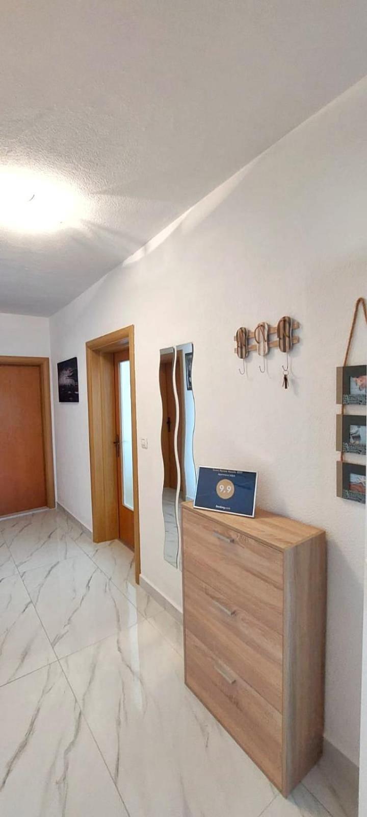 Apartment M&M With Private Pool Kucine Екстер'єр фото