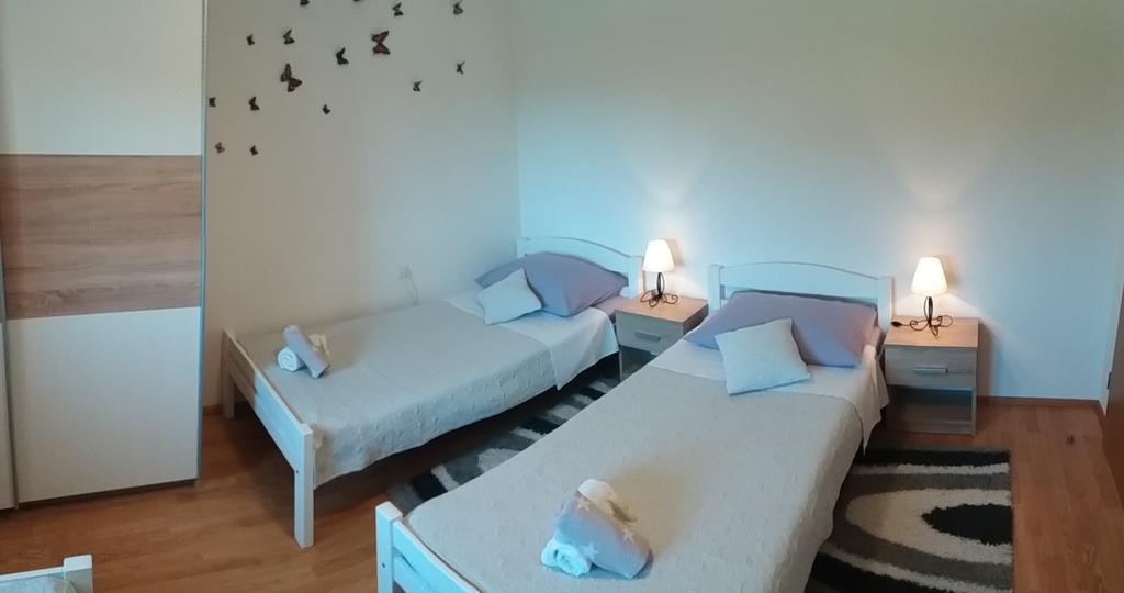 Apartment M&M With Private Pool Kucine Екстер'єр фото