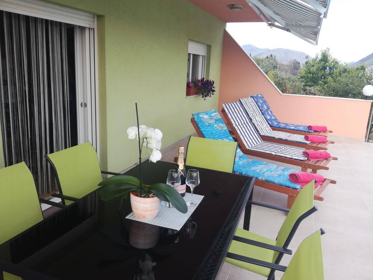 Apartment M&M With Private Pool Kucine Екстер'єр фото