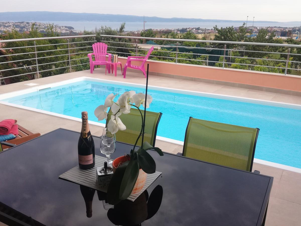 Apartment M&M With Private Pool Kucine Екстер'єр фото