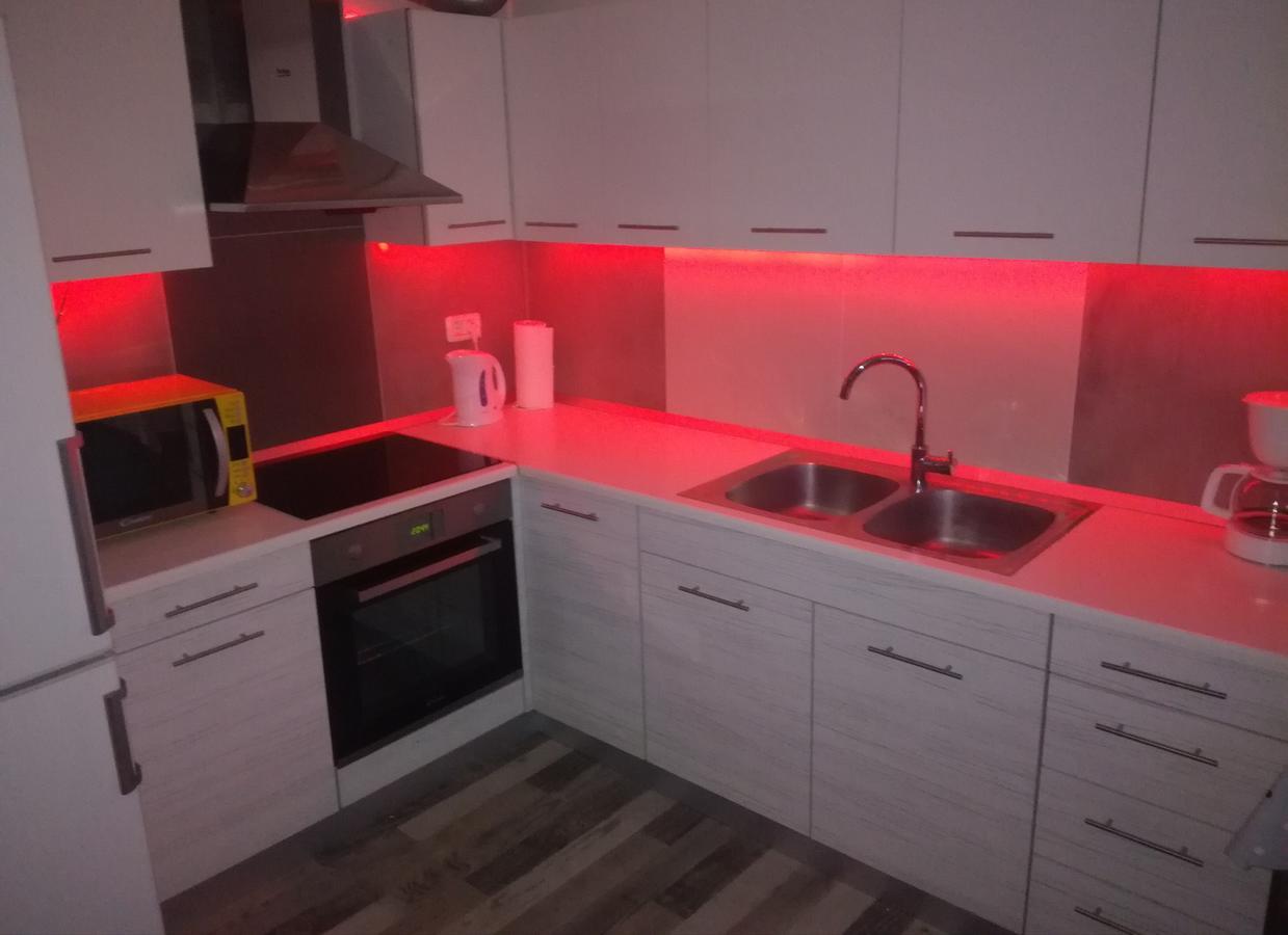 Apartment M&M With Private Pool Kucine Екстер'єр фото